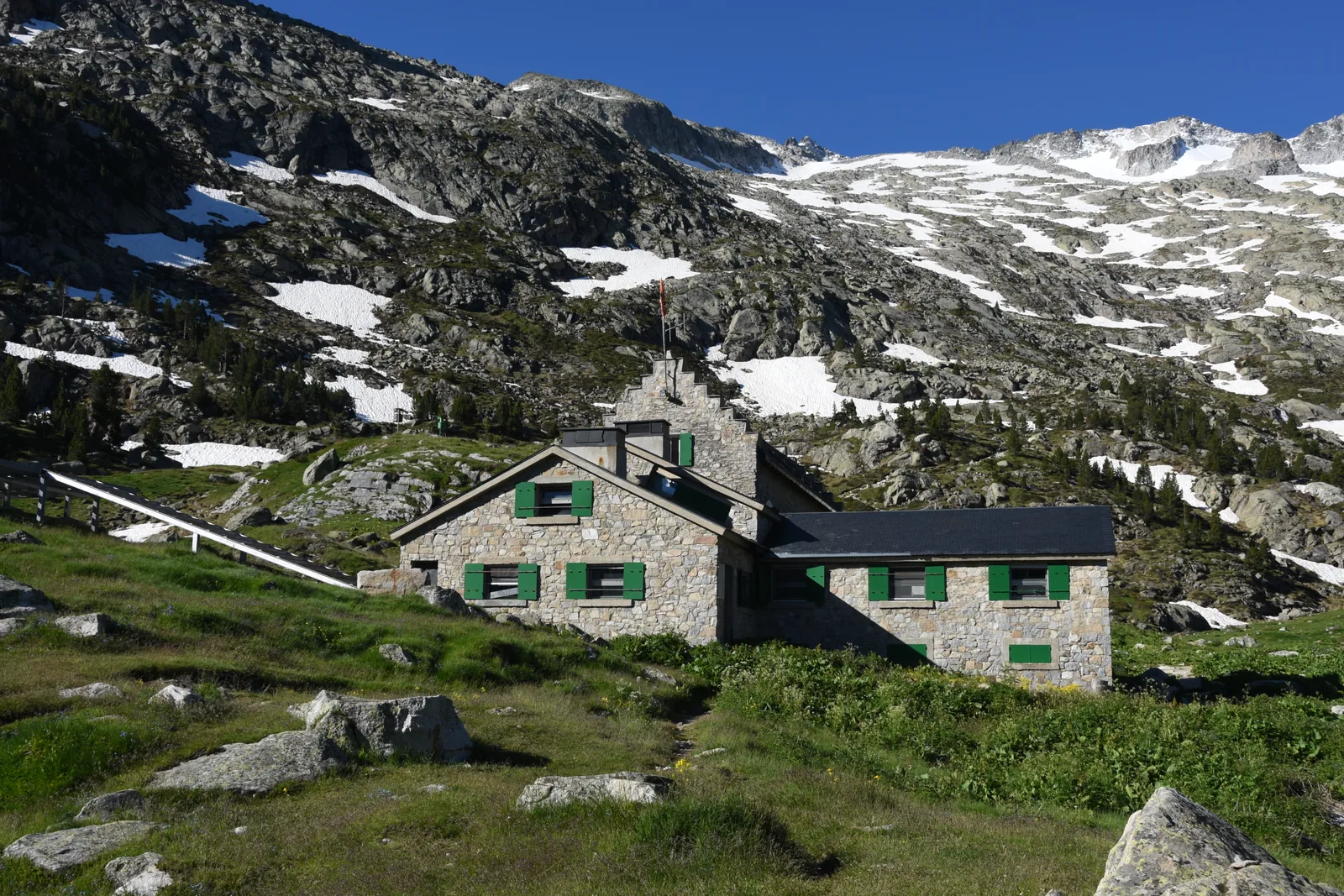 Refugio de la Renclusa, base de la ascensión al Aneto