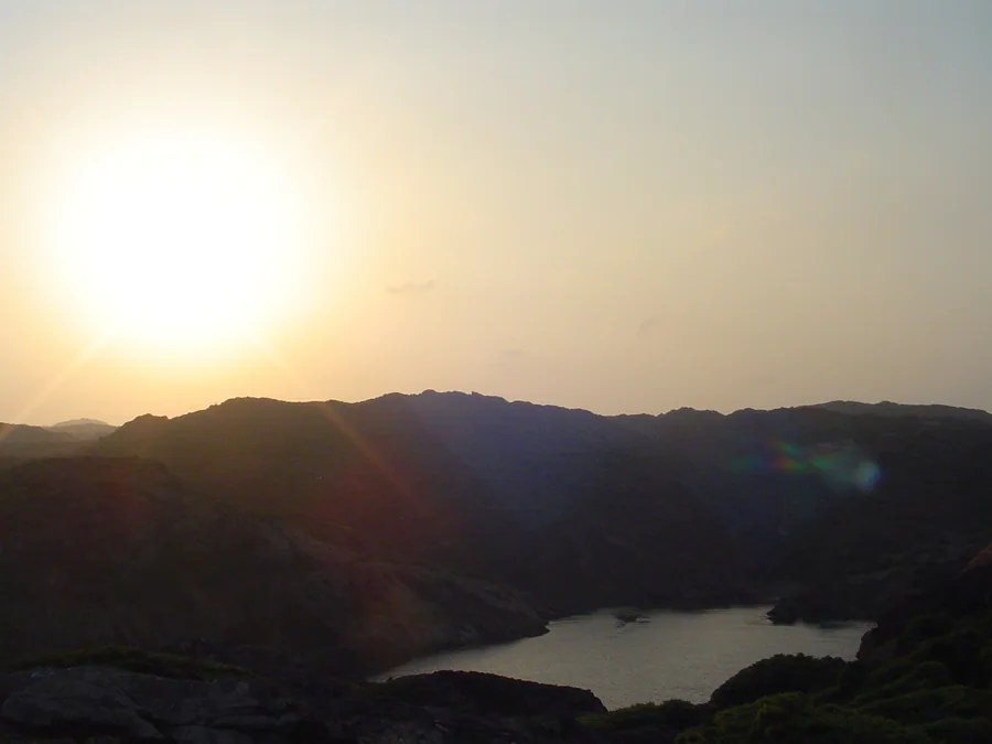 Acantilados del cabo de Creus esculpidos por la tramuntana, terreno característico de la ruta