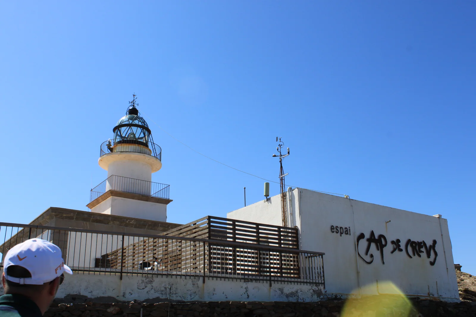 Costa rocosa del cabo de Creus, con formaciones de esquisto y pegmatita a pie de mar
