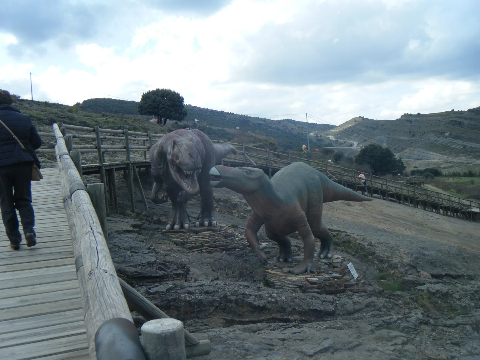 Réplicas de dinosaurios en el yacimiento de la Virgen del Campo, Enciso
