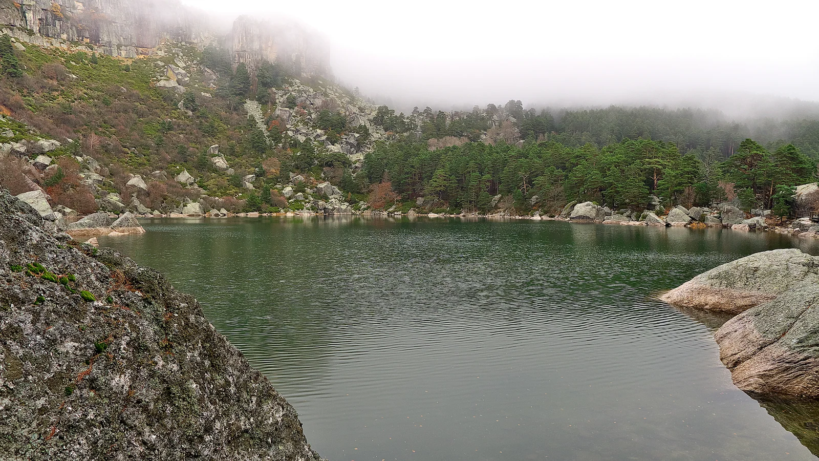 Lago glaciar de la Laguna Negra de Urbión, Vinuesa, Soria