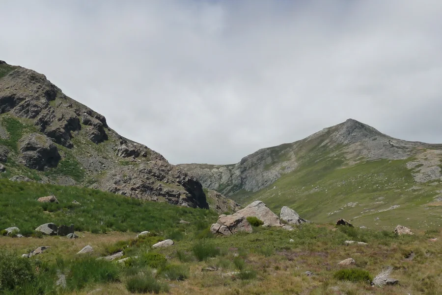 Vista de Peña Trevinca, la montaña más alta de Galicia