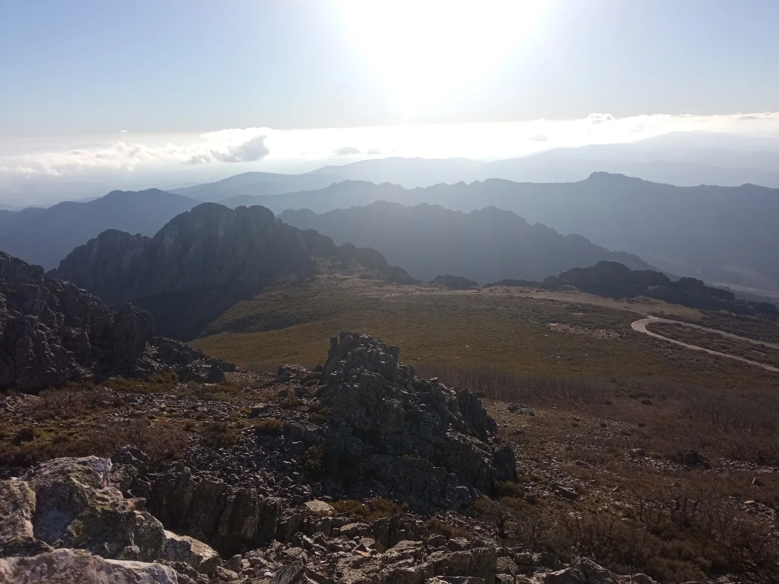 Vista del Pico Villuercas (Risco de la Villuerca) con el característico relieve apalachense de cuarcita