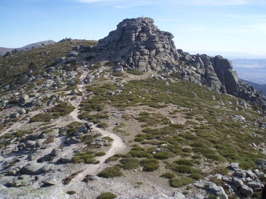 Risco granítico de los Siete Picos en la Sierra de Guadarrama