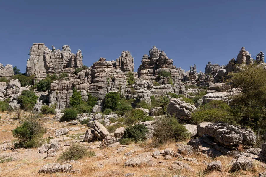Paisaje kárstico del Torcal Alto de Antequera: torcas, lapiaz y monolitos de caliza