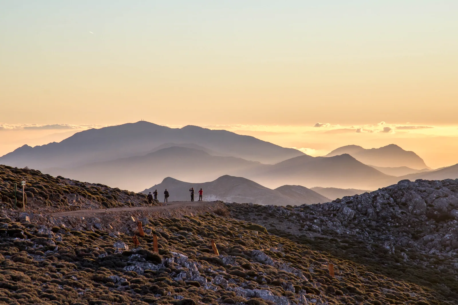 Atardecer sobre las sierras desde la Sierra de las Nieves