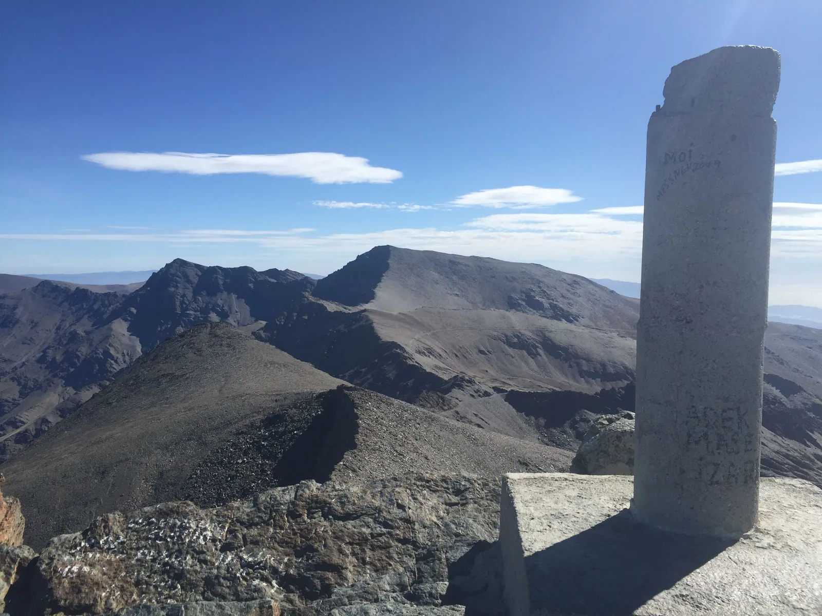 Vértice geodésico del IGN en la cumbre del Veleta