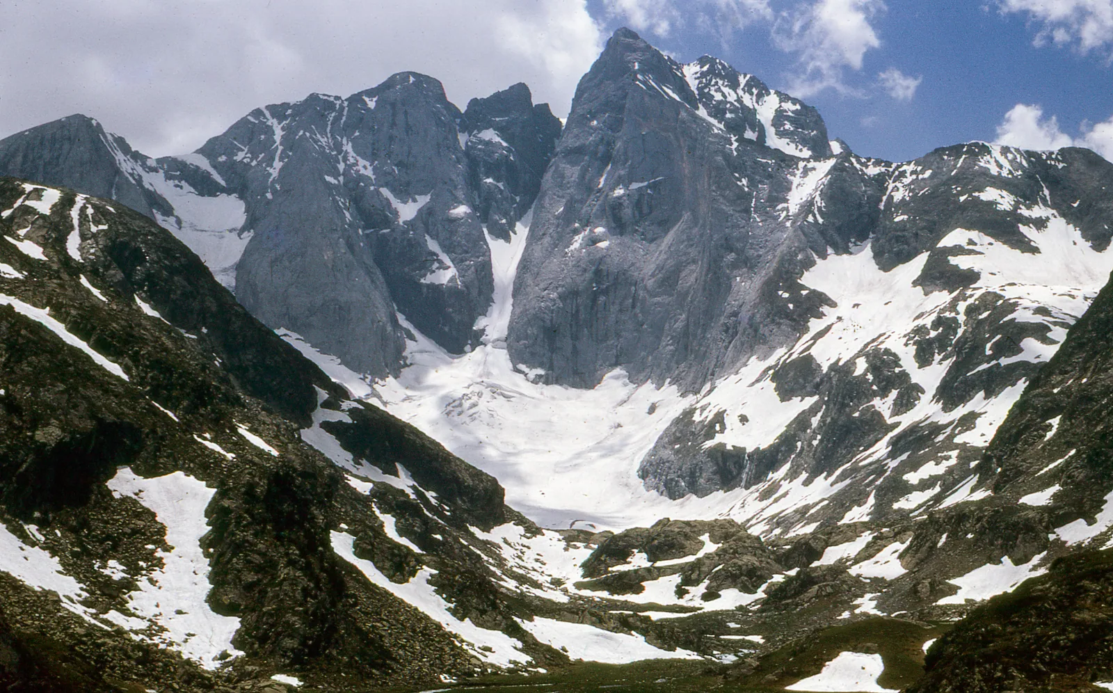 El macizo del Vignemale con su glaciar